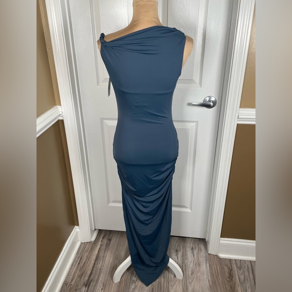 RUNAWAY THE LABEL ~ Melrose Girl Maxi Dress NWT Medium - Picture 12 of 12